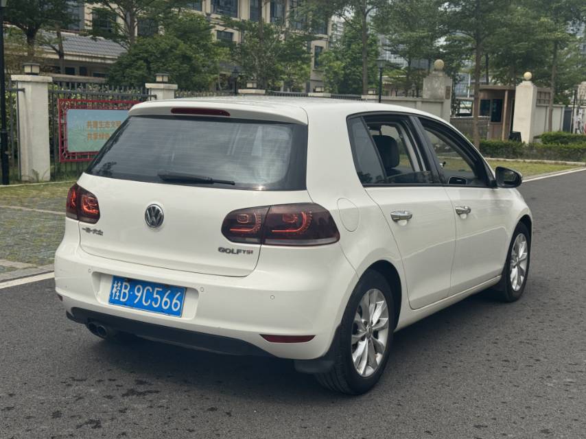 Volkswagen Golf 2013 car image #11