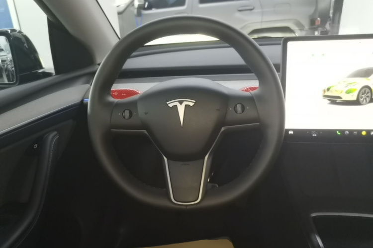 Tesla Model Y 2023 car image #11