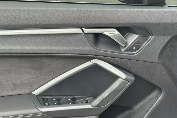 Audi Q3 2024 car image #10