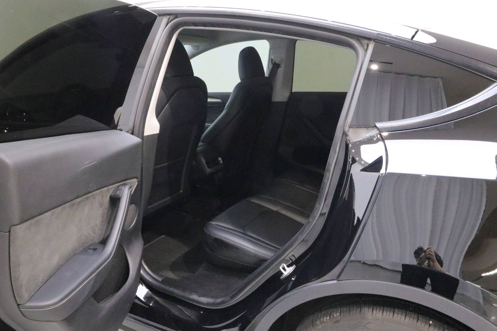 Tesla Model Y 2023 car image #10