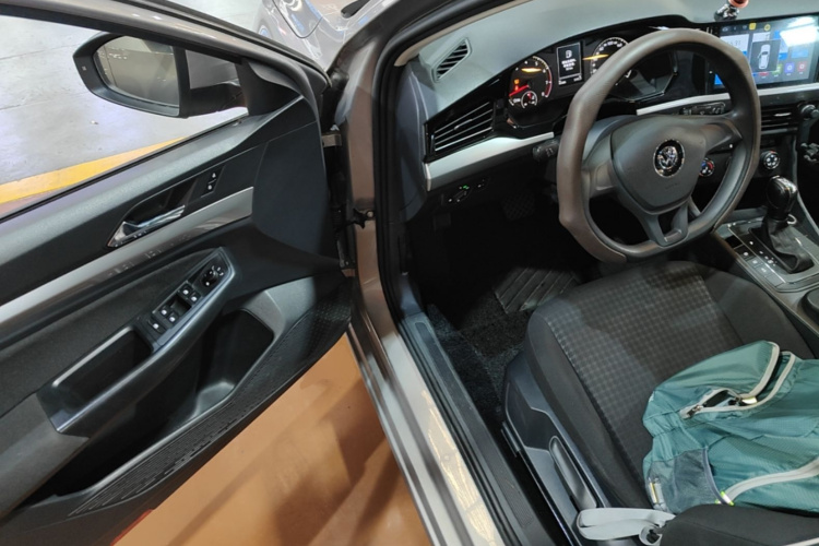 Volkswagen Bora 2019 car image #16