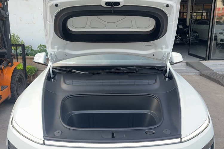 Tesla Model Y 2026 #19 Tesla Model Y 2026 car image #19