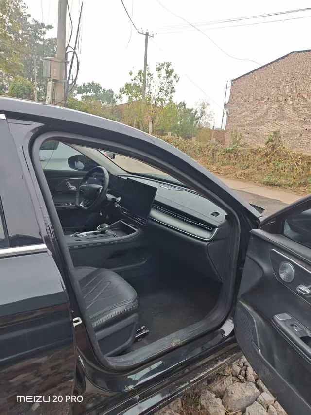 2025 car image #4
