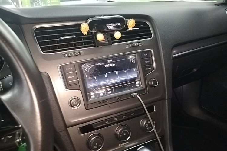 Volkswagen Golf 2016 car image #13