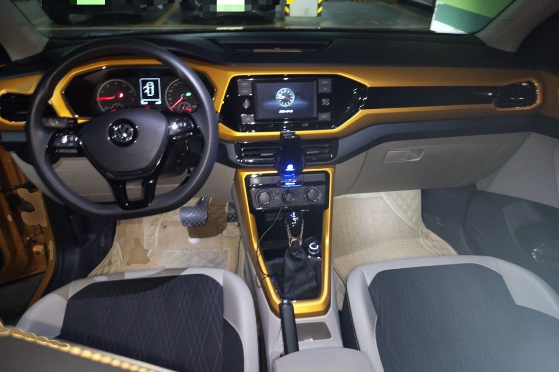 Volkswagen T-Cross 2019 car image #21