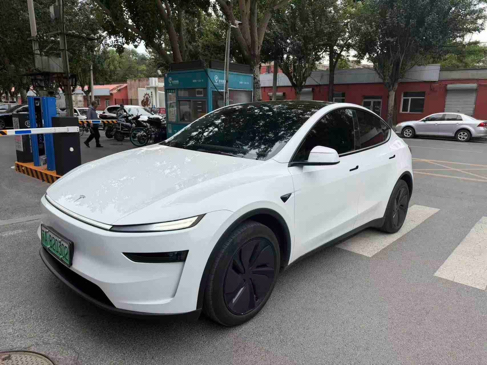 Tesla Model Y 2025 Tesla Model Y 2025 car image