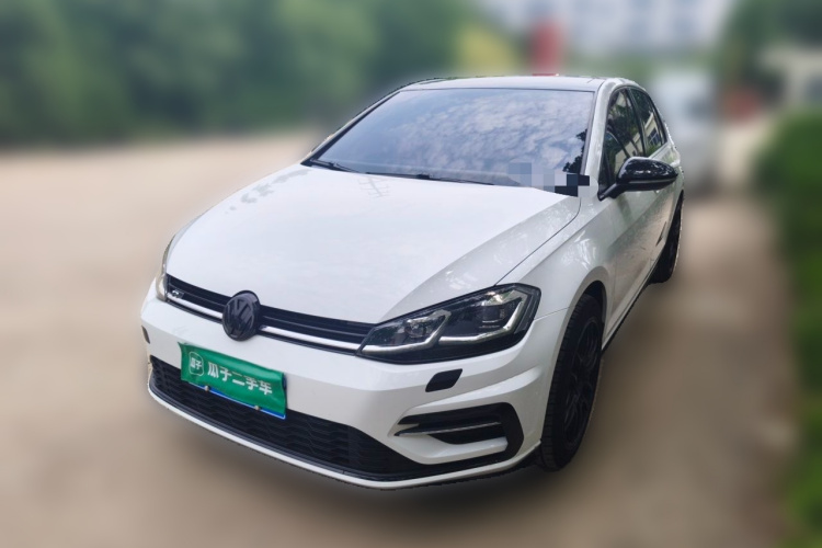 Volkswagen Golf 2020 car image #2