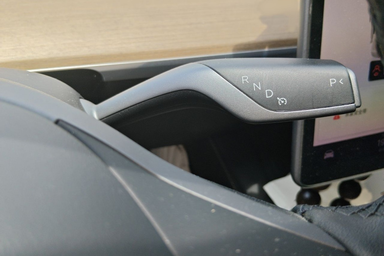 Tesla Model Y 2022 car image #18