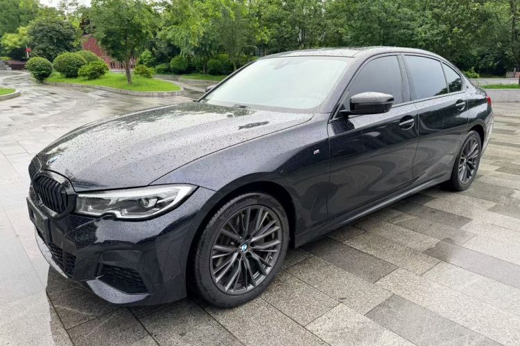 BMW 3 Series 2022 car image #2