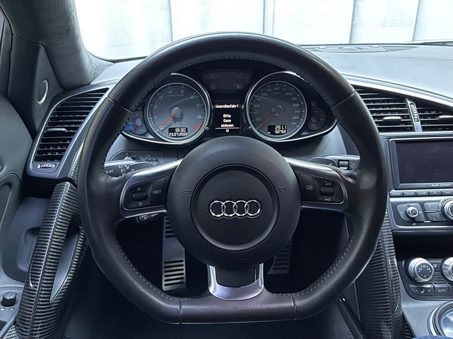 Audi R8 2009 car image #17