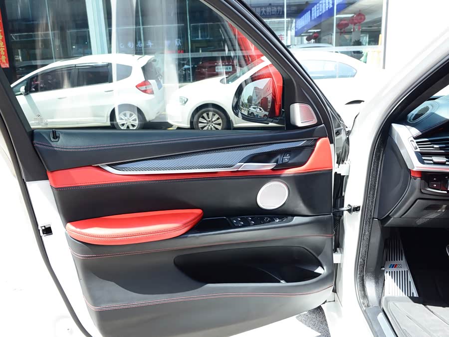 BMW X6 M 2016 car image #17