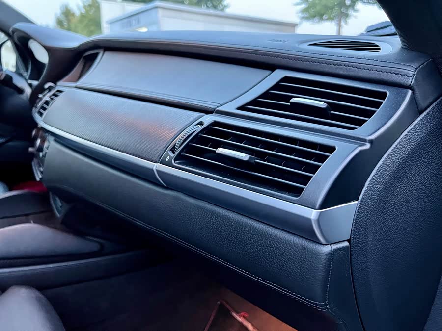 BMW X6 M 2012 car image #17