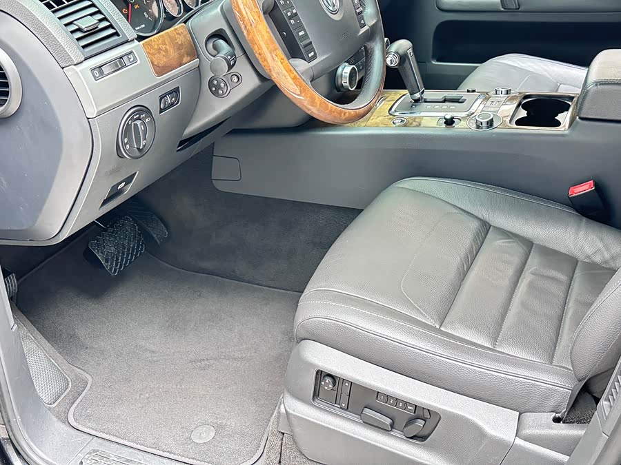 Volkswagen Touareg 2010 immagine di auto #17