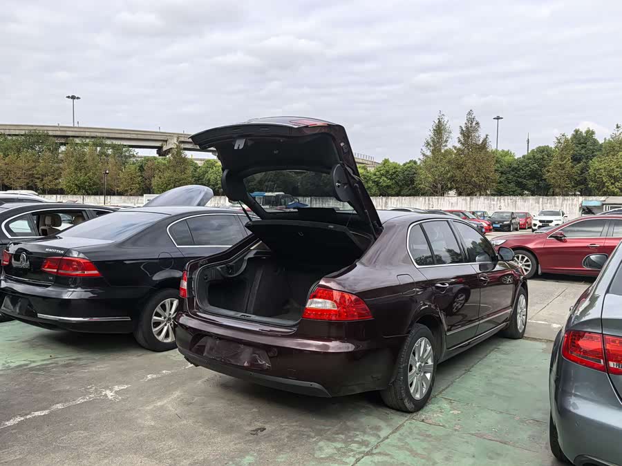 Skoda Superb 2011 imagen de coche #17