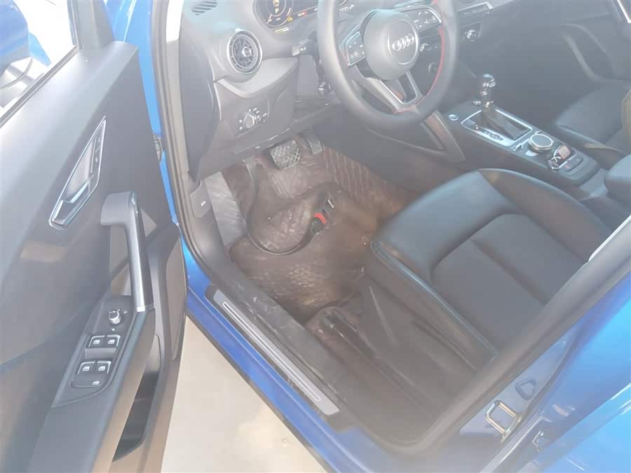 Audi Q2L e-tron 2020 car image #17