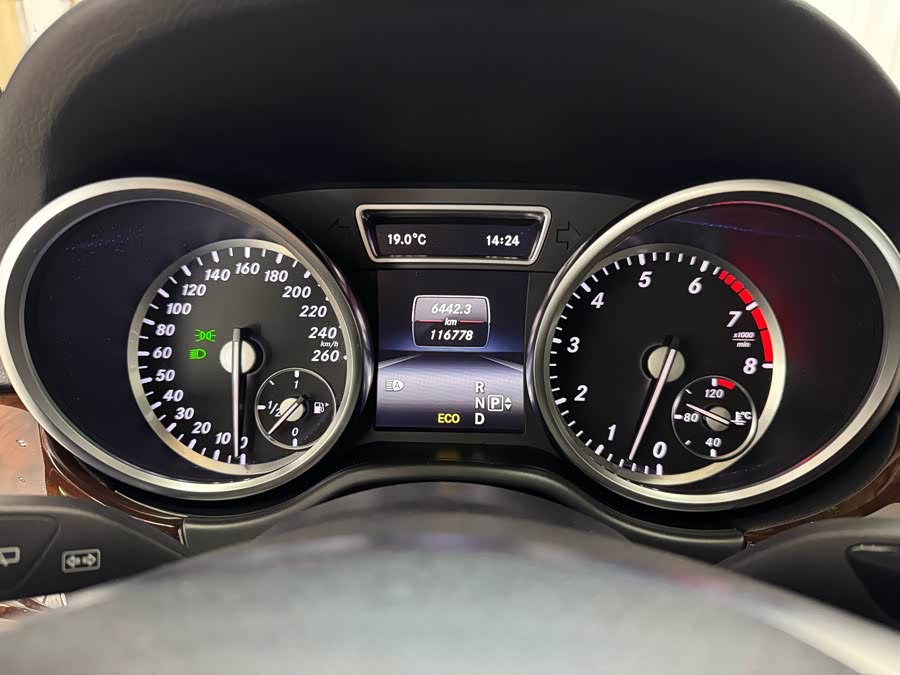 Mercedes-Benz M Class 2015 car image #17