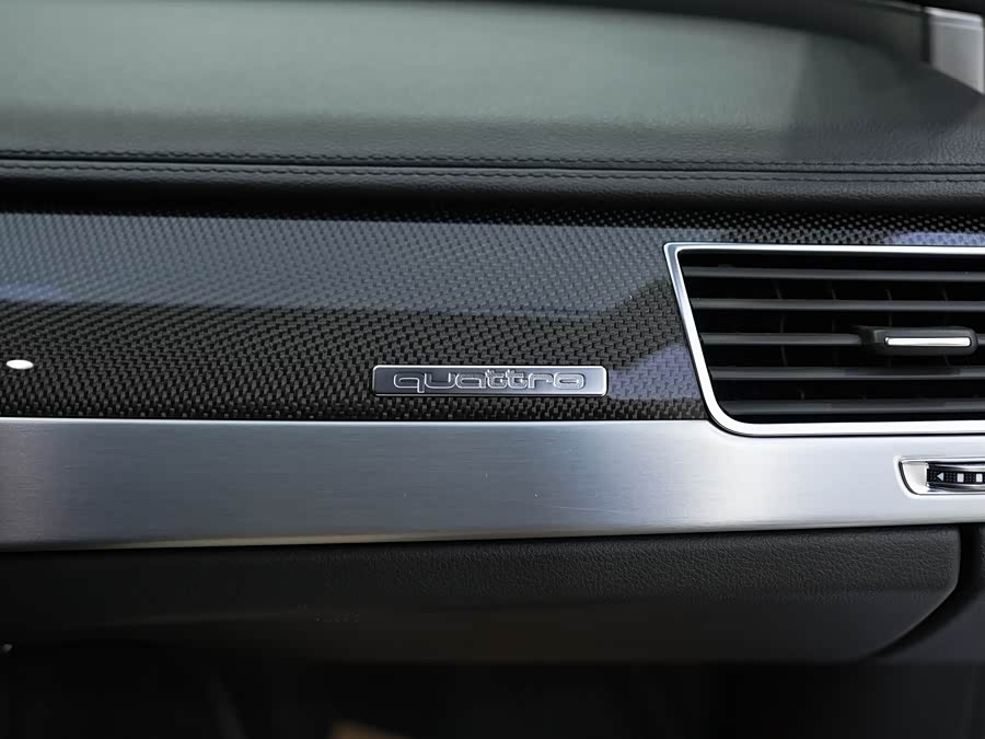 Audi S8 2015 car image #17