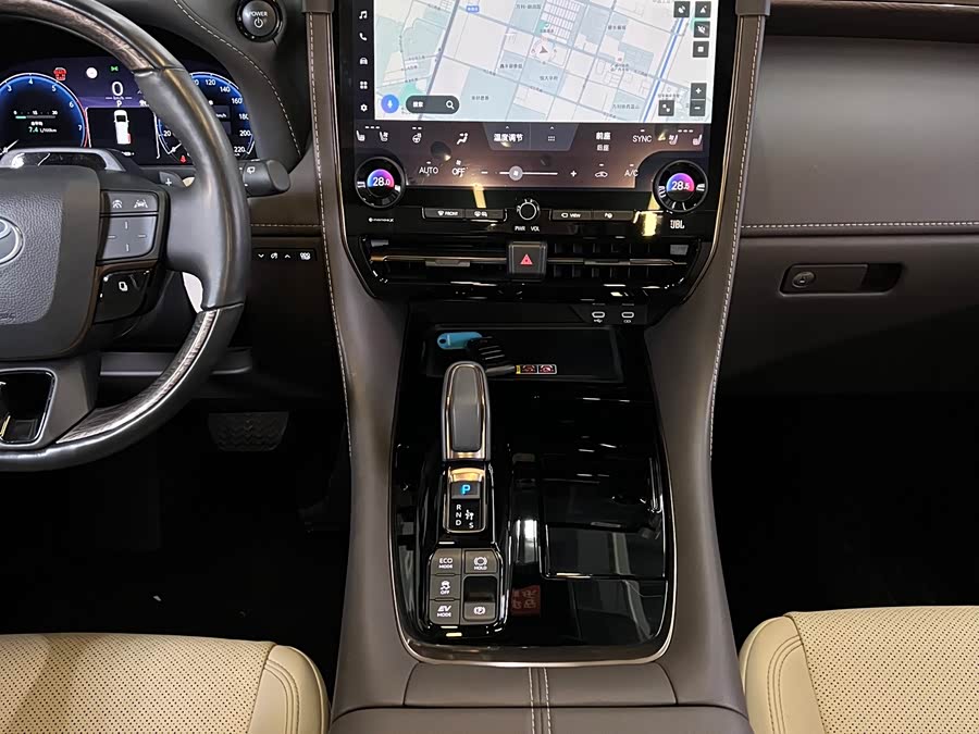 Toyota Alphard 2023 car image #17