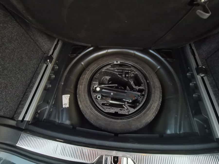 Skoda Superb Combi 2014 car image #17