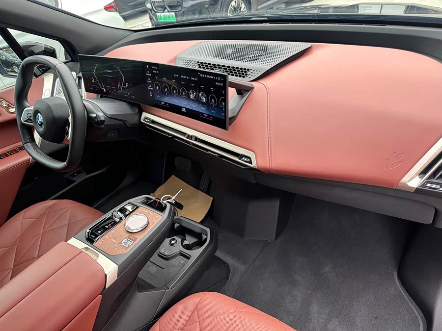 BMW iX M60 2023 car image #17