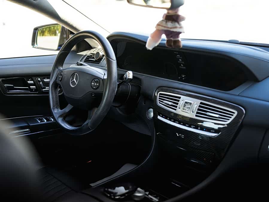 Mercedes-Benz CL Class 2010 car image #17