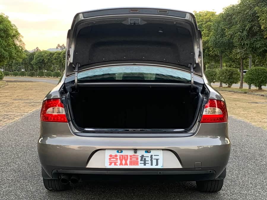 Skoda Superb 2011 صورة سيارة #17