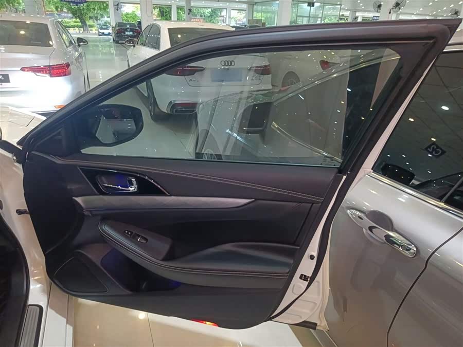 Nissan Maxima 2018 car image #17