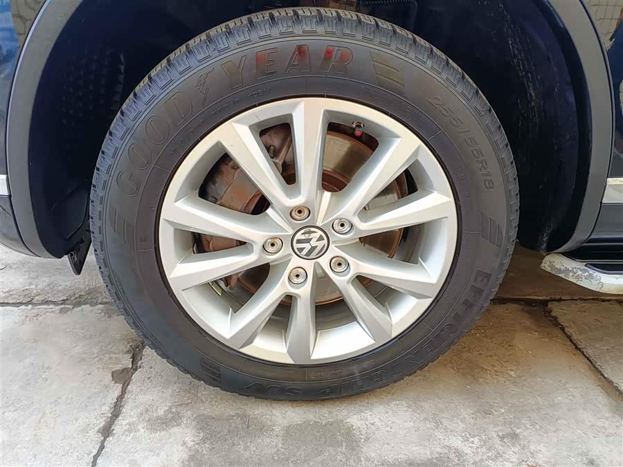 Volkswagen Touareg 2017 car image #17