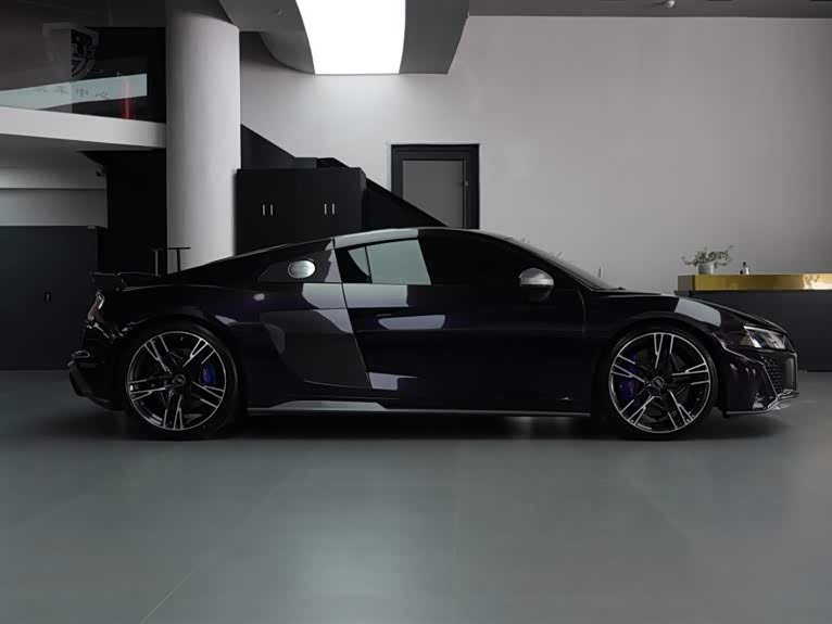 Audi R8 2022 car image #17