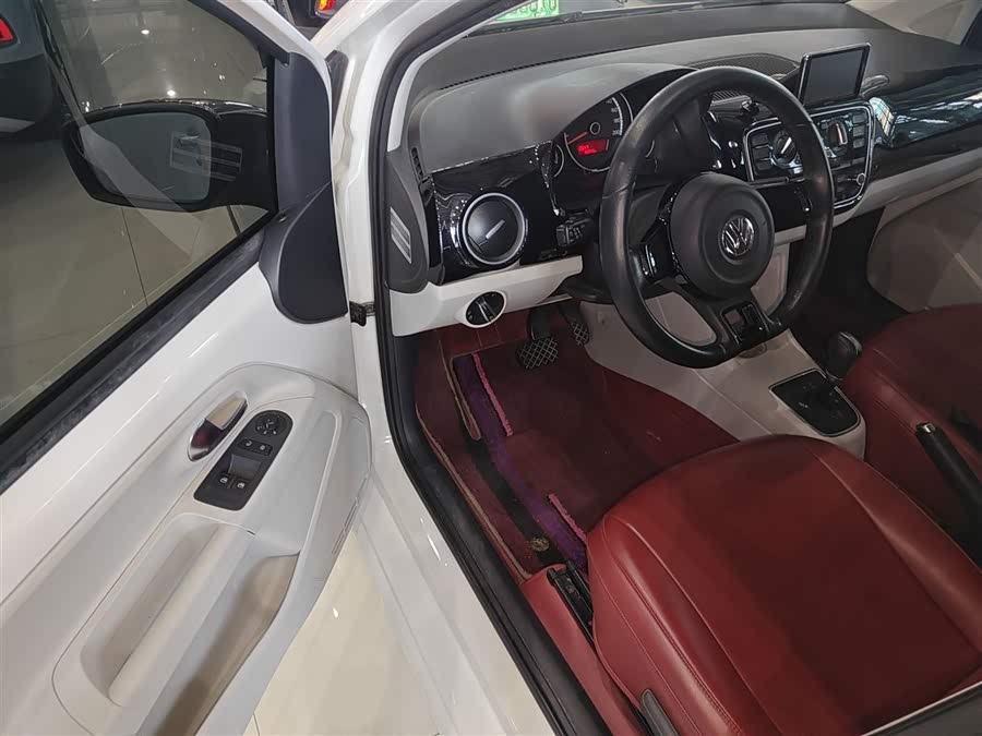 Volkswagen up! 2015 immagine di auto #17