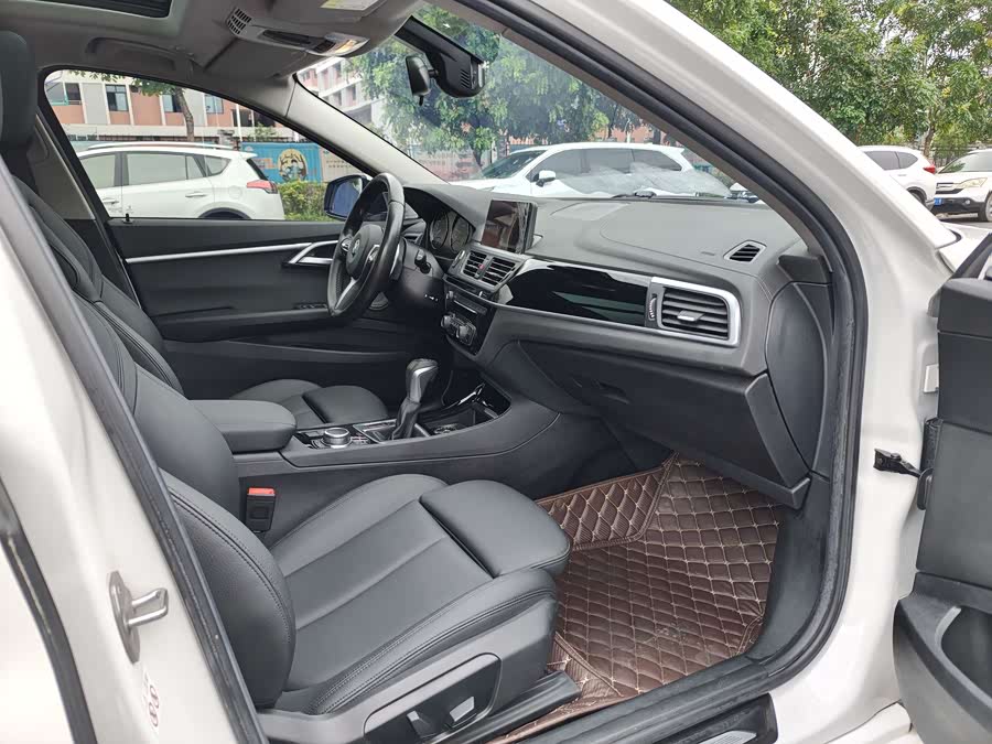 BMW 1 Series 2019 immagine di auto #17