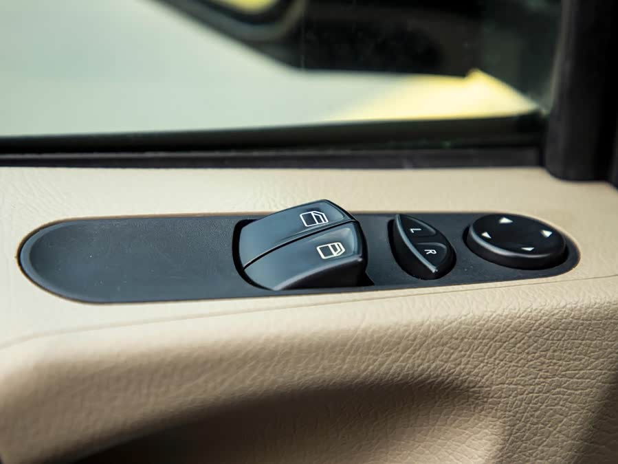 奔驰 唯雅诺 2013 汽车图片 #17