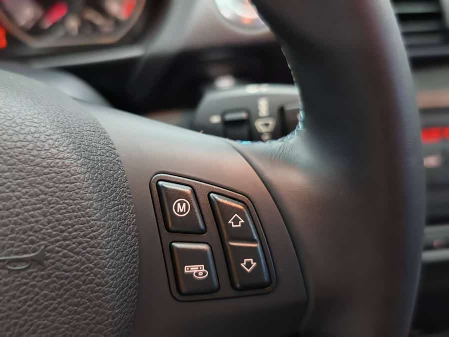 BMW 1 Series M 2012 car image #17