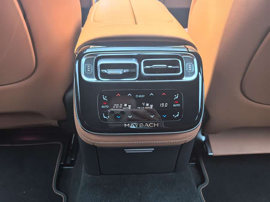 Mercedes-Benz Maybach S Class 2024 car image #17