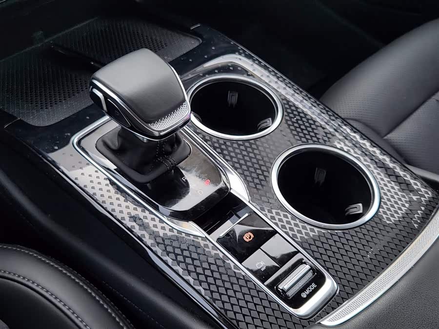 HongQi HS3 PHEV 2024 #17 HongQi HS3 PHEV 2024 car image #17