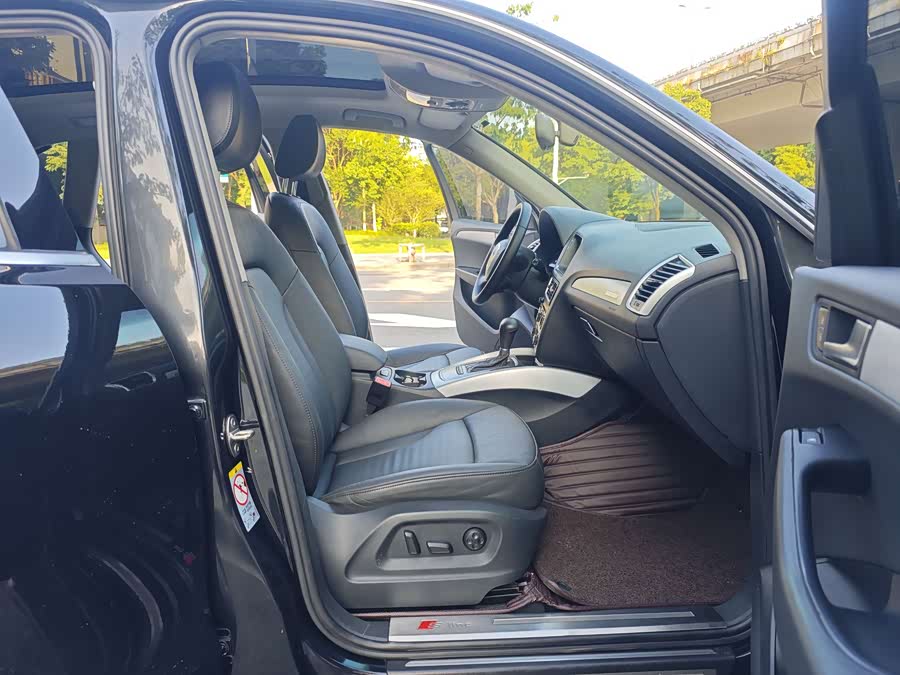 Audi Q5 2012 car image #17