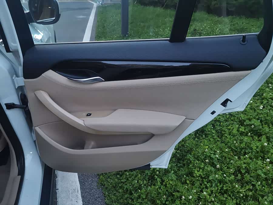 BMW X1 (Imported) 2011 صورة سيارة #17