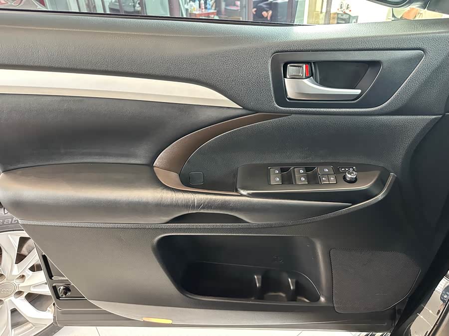 Toyota Highlander 2019 car image #17