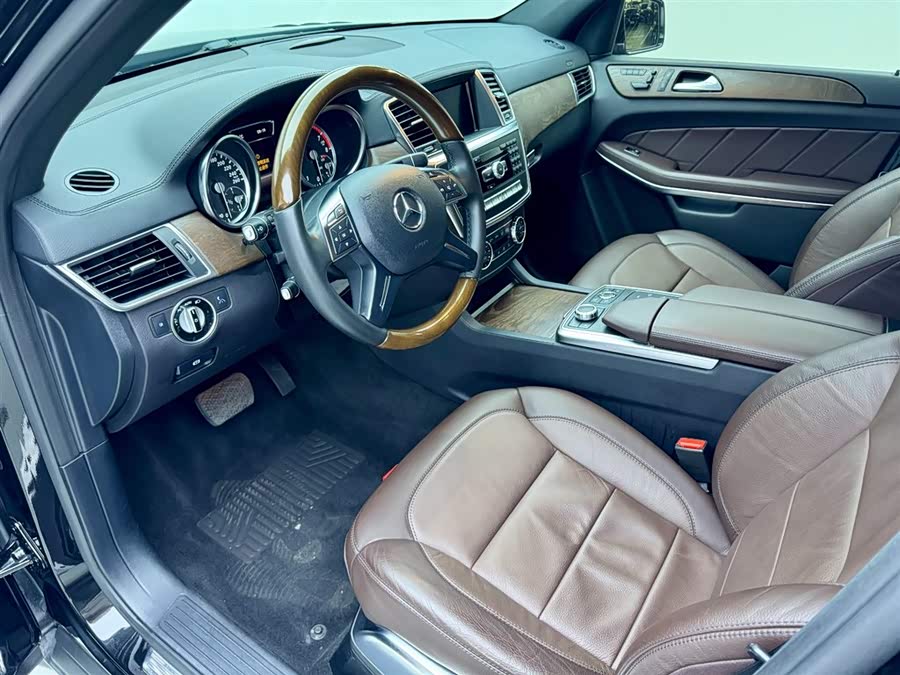 Mercedes-Benz GL Class 2014 car image #17