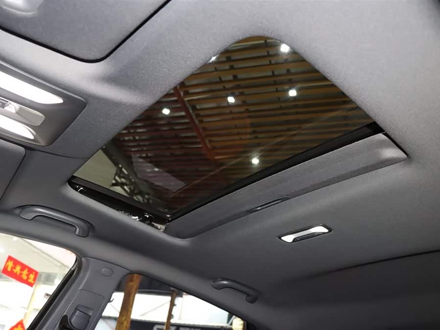 Changan UNI-V iDD 2023 car image #17