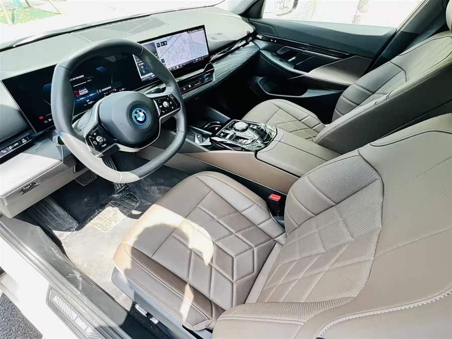 BMW i5 2024 immagine di auto #17