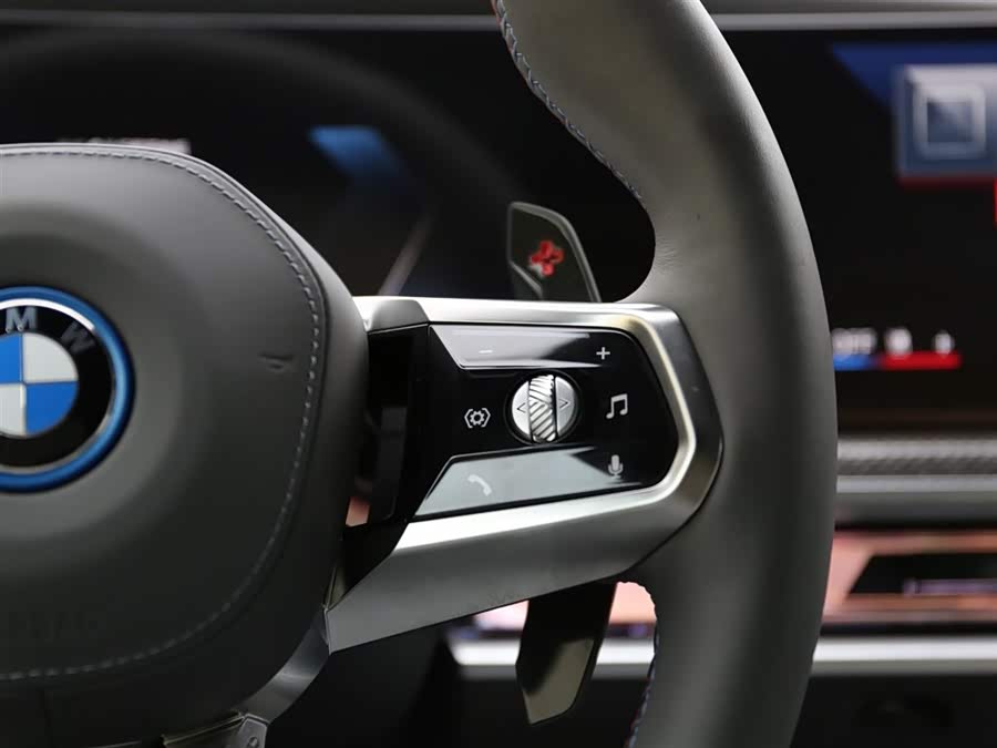 BMW M760Le car image #17