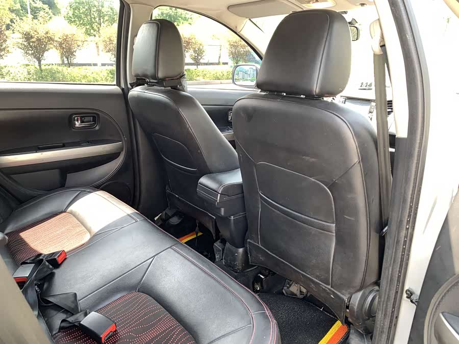 Great Wall M4 2012 صورة سيارة #17