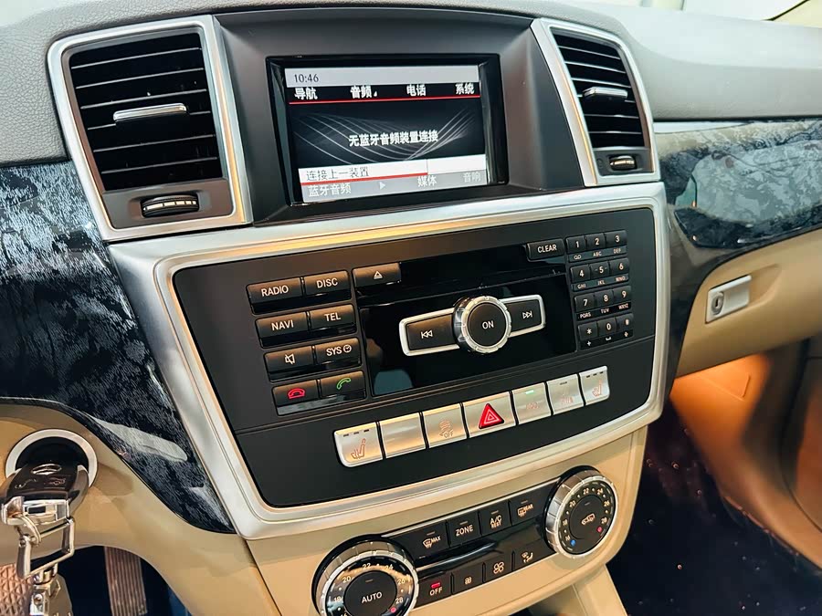 Mercedes-Benz M Class 2015 car image #17