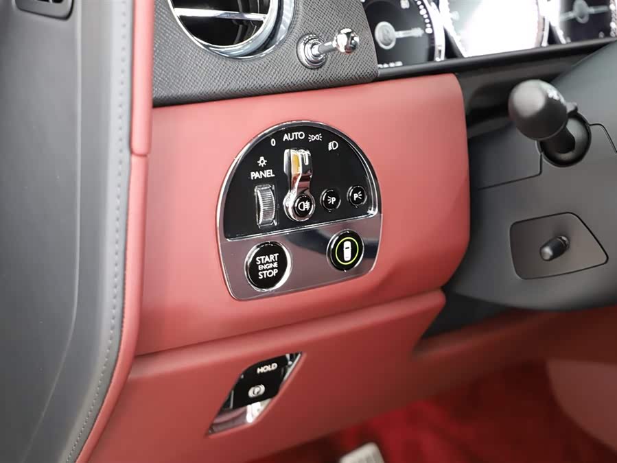 Rolls-Royce Cullinan 2021 car image #17