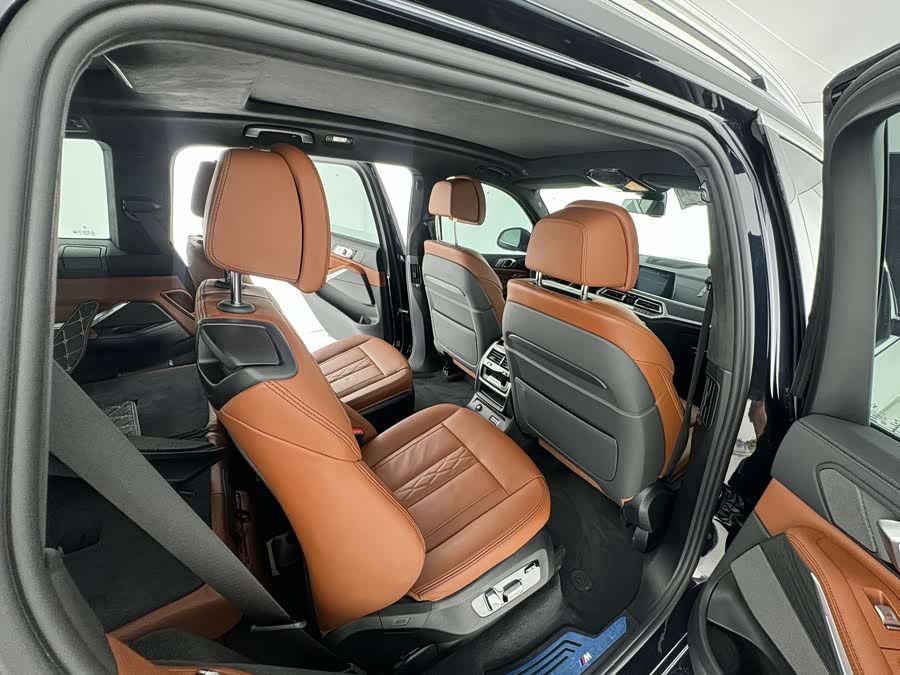 BMW X7 2020 car image #17