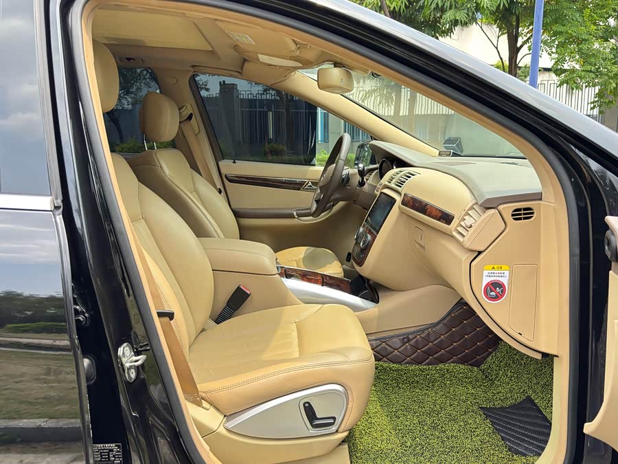 Mercedes-Benz R Class 2009 car image #17