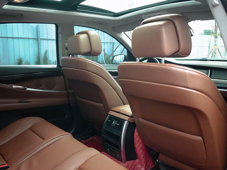 BMW 5 Series GT 2012 immagine di auto #17