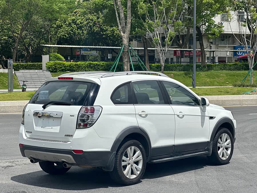 Chevrolet Captiva 2016 car image #17