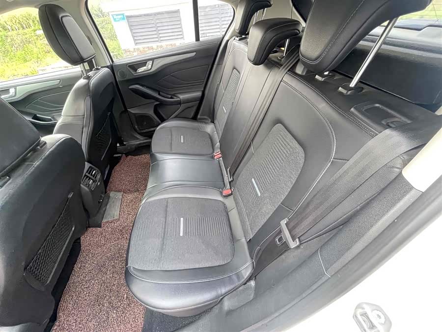 Ford Focus Active 2021 car image #17